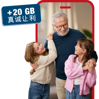 Liebevoller Großvater mit zwei Enkelinnen und dem Hinweis auf den Ortel Mobile Tarif Smart World L+ mit 20 GB Treuebonus